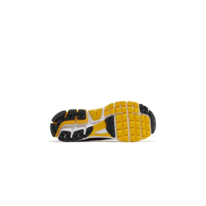 Nike Air Zoom Vomero 5 'University Gold' - Image 4